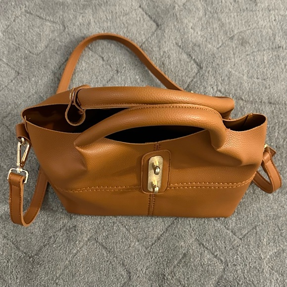 Camel Brown Leather Crossbody Handbag Gold Hardware - Picture 3 of 11